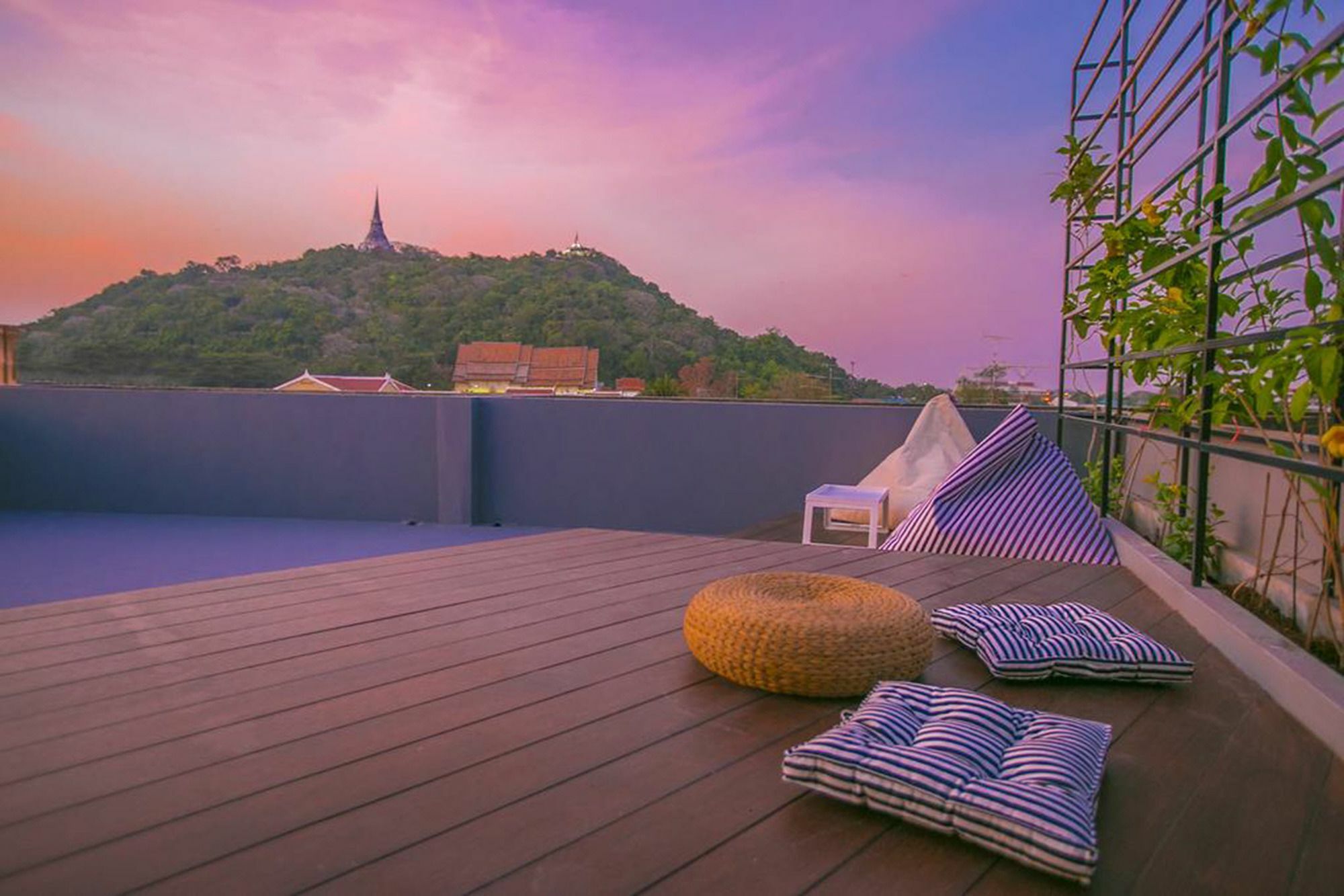 פטצ'אבורי Chedi View Hostel מראה חיצוני תמונה
